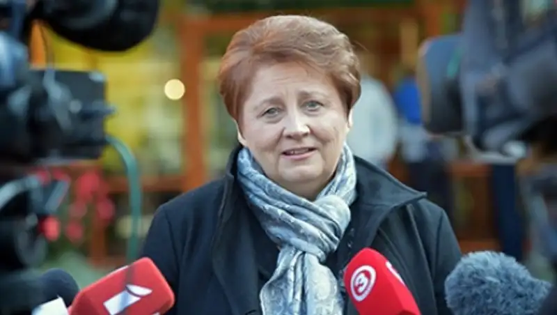 Латвийского премьера наказали за неправильную агитацию