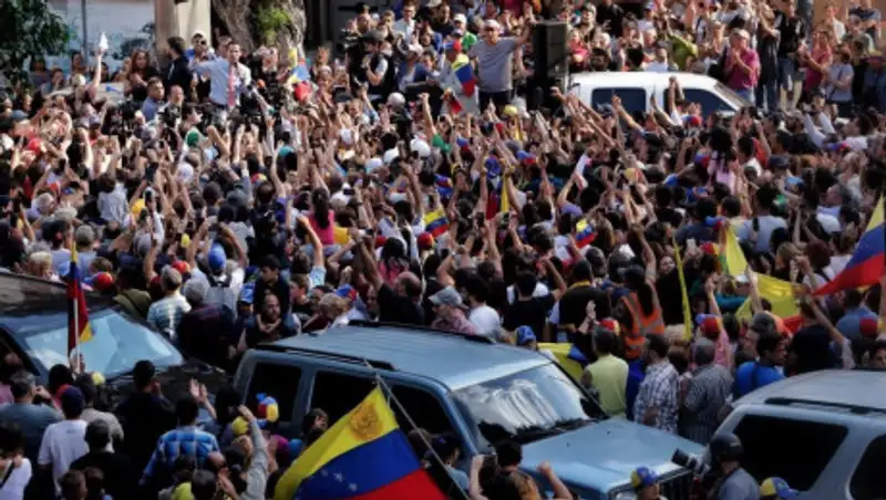 "Нужен офис для работы". Гуайдо решил идти на президентский дворец