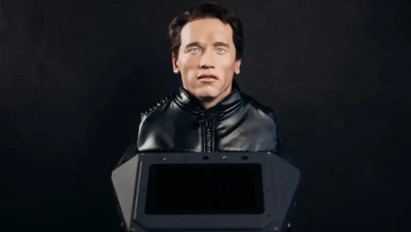 Арнольд Шварценеггер возможно будет судиться с российским роботом