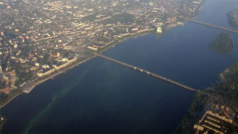 Янукович поручил возродить судоходство по Днепру, фото - Новости Zakon.kz от 17.10.2013 16:23