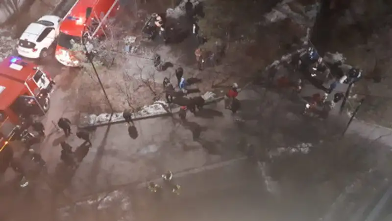 Пожарные спасли детей в Алматы