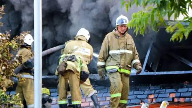 Павлодарец травмировал позвоночник после прыжка из горящего дома