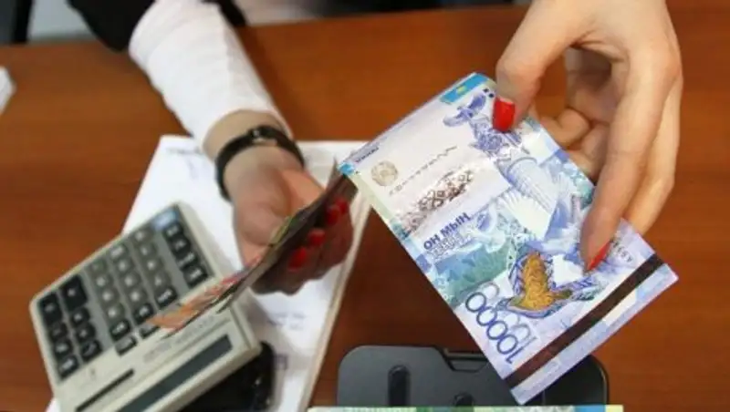 Стал известен размер среднемесячной зарплаты в Казахстане