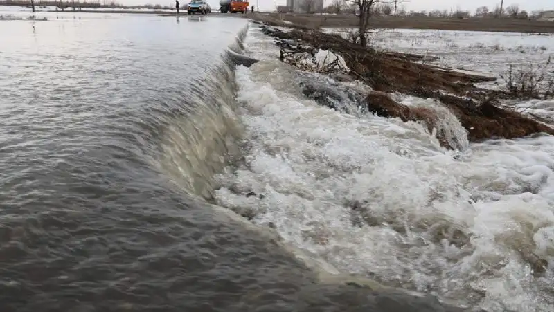 Две республиканские трассы закрыты в Карагандинской области