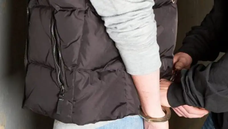 В ВКО трое парней за одну ночь обокрали три ювелирных салона на 33 миллиона тенге