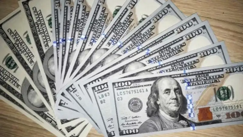 Курс доллара составил 379,96 тенге на торгах