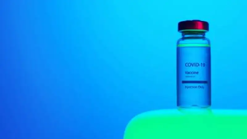 "Вакцины уничтожат человечество". Казахстанцы обсуждают новый фейк