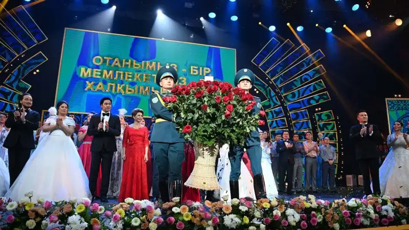 Касым-Жомарт Токаев посетил концерт, фото - Новости Zakon.kz от 26.11.2022 20:41