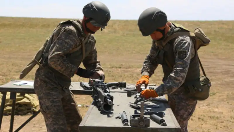 Казахстанские военнослужащие готовятся к конкурсу "Мастер-оружейник", который пройдет в Китае