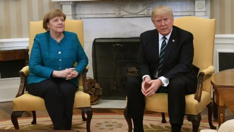 Стало известно, почему Трамп не пожал руку Меркель