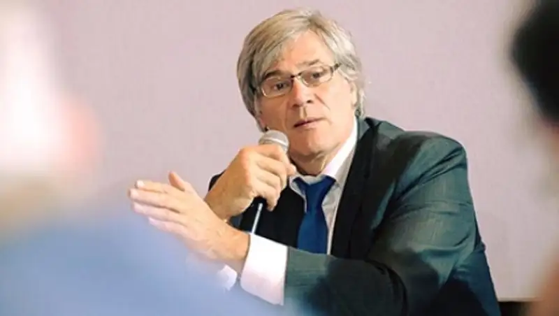 Пресс-секретарь Олланда рассказал о вечном недовольстве французов