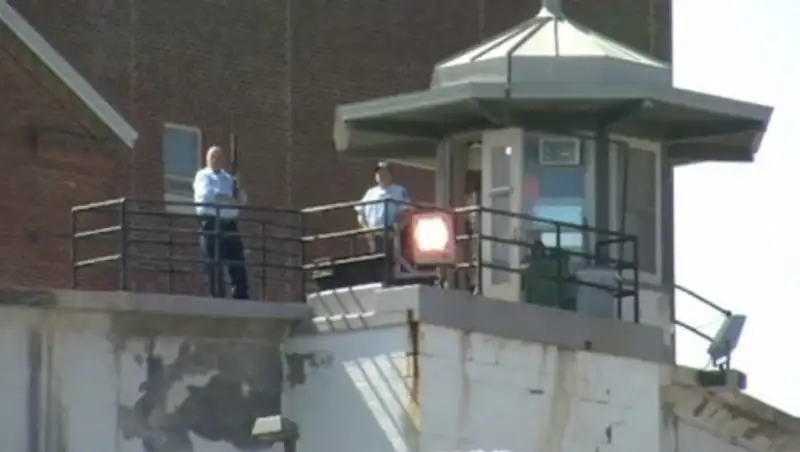 Беспорядки в калифорнийской тюрьме: убит заключенный