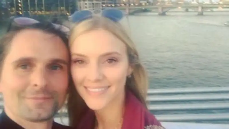 Солист Muse Мэттью Беллами сделал предложение своей девушке