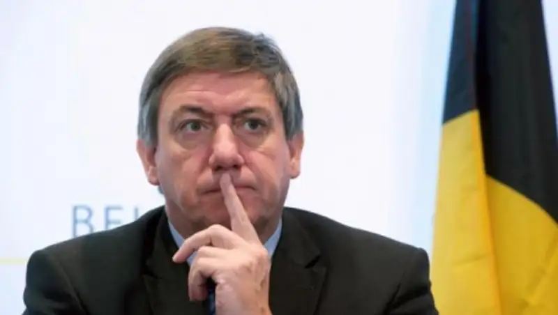 Премьер Бельгии отклонил прошение главы МВД об отставке