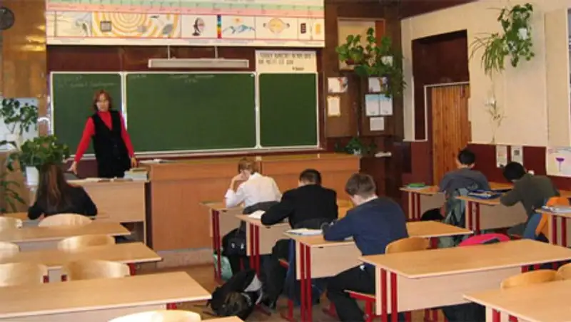 Актюбинских учителей обязали предъявлять справку об отсутствии судимости