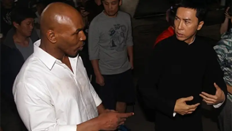 Китайский мастер кунг-фу сломал палец Майку Тайсону