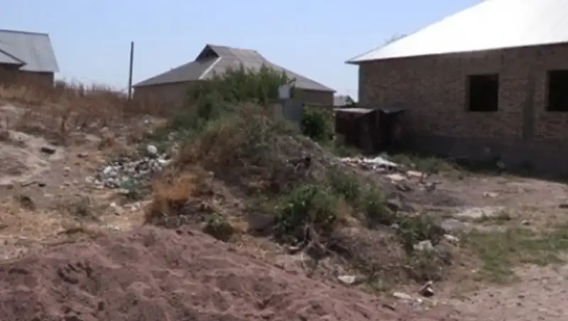 Жители одного из микрорайонов Шымкента живут в зоне повышенного риска