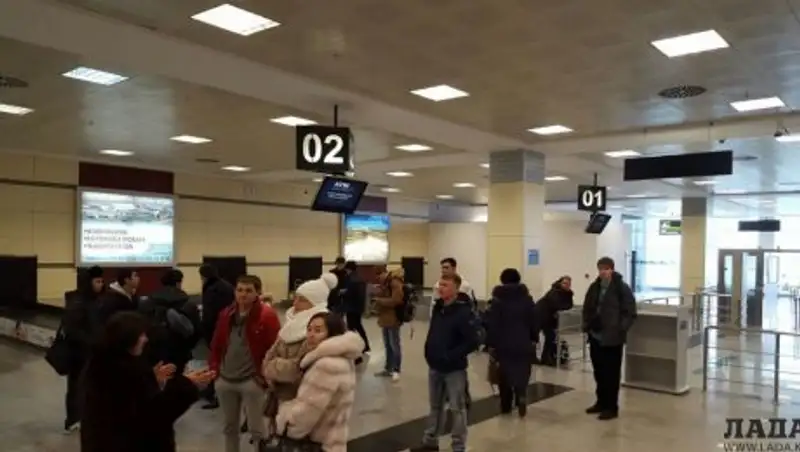 В Актау самолет два раза не смог взлететь из-за проблем с двигателем