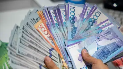 тенге, доллар, фото - Новости Zakon.kz от 19.08.2022 15:44