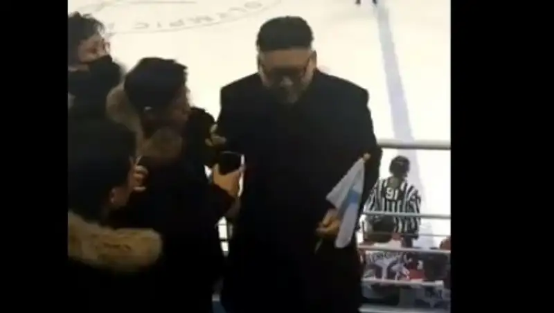 Танцующий Ким Чен Ын напугал северокорейских болельщиц на Олимпиаде