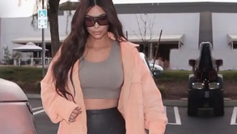 Ким Кардашьян высмеяли за несуразный фотошоп