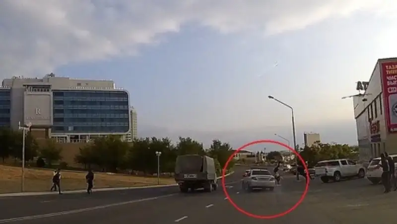 Пресс-служба ДВД: На сбившего девушку водителя заведено уголовное дело