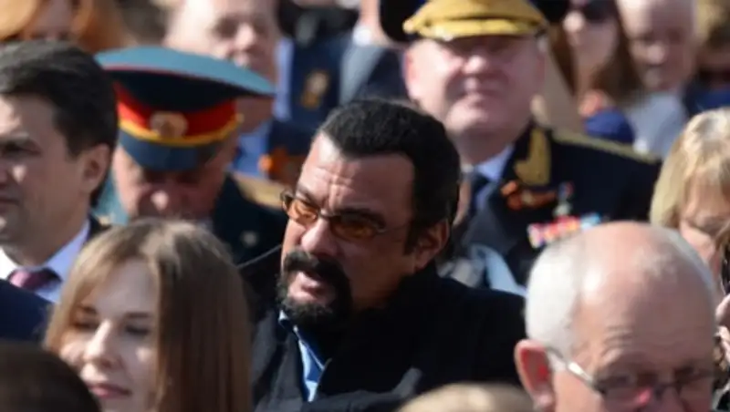 Стивен Сигал смотрел Парад Победы на Красной площади