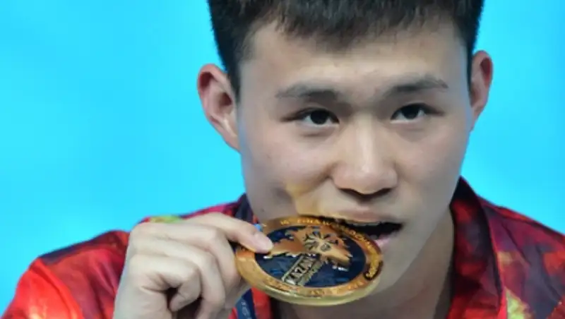 Китайский прыгун обнаружил брак на золотой медали ЧМ в Казани