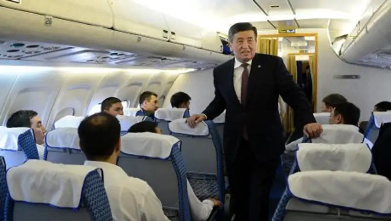 Президент Кыргызстана полетел в США на обычном самолете