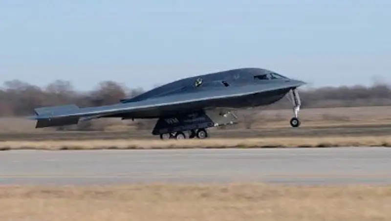 США восстановили поврежденный пожаром бомбардировщик B-2