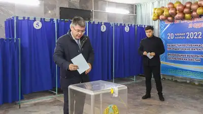 Аким Атырауской области Серик Шапкенов принял участие в голосовании