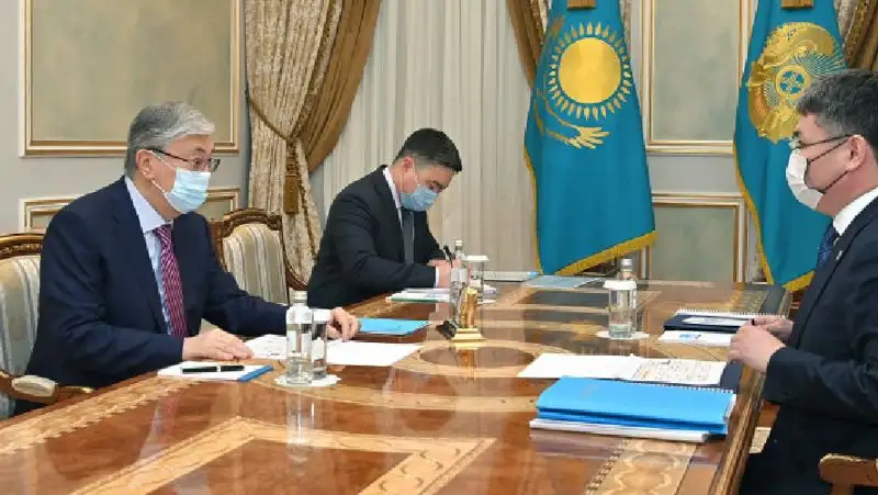 Токаеву доложили о росте зарплат с 2022 года