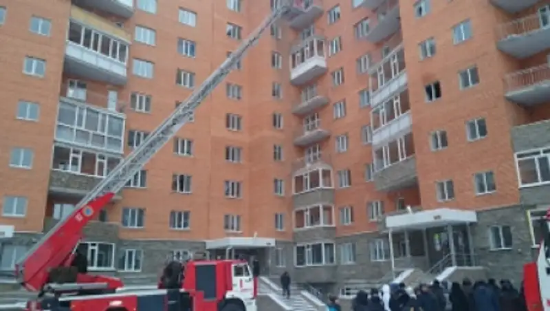 Из-за пожара в многоэтажке Кокшетау эвакуированы 60 человек