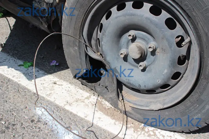 Крупное ДТП произошло сегодня утром в Алматы на Восточной объездной (фото) Крупное ДТП произошло сегодня утром в Алматы на Восточной объездной (фото), фото - Новости Zakon.kz от 22.08.2013 19:51