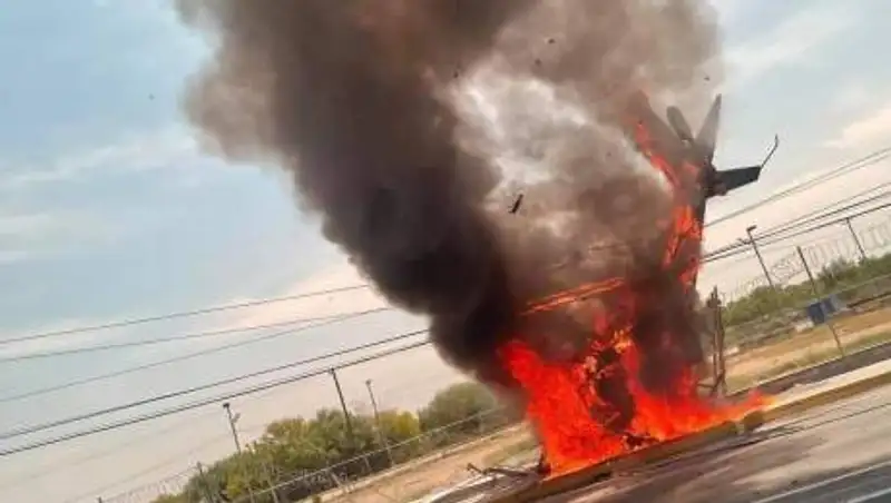 Вертолет разбился и загорелся на северо-востоке Мексики. Видео