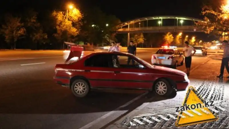 В Алматы водитель сбил предположительно пьяного пешехода