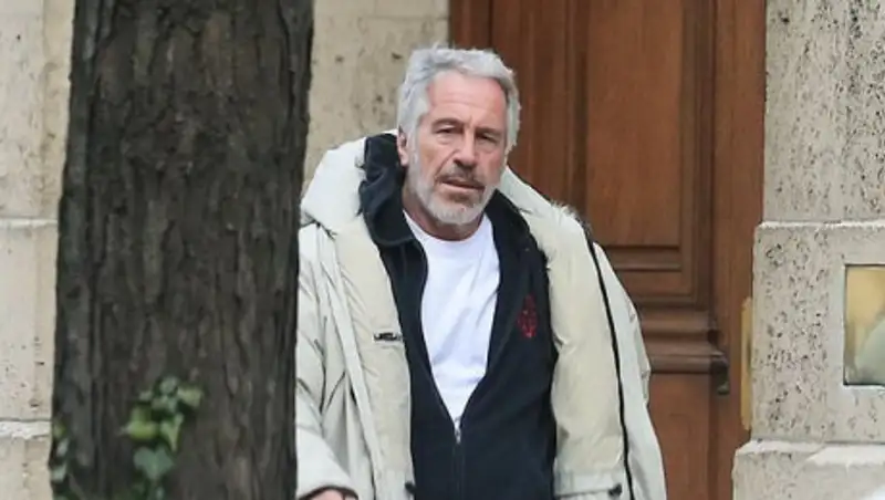 Вскрытие миллиардера-педофила озадачило специалистов