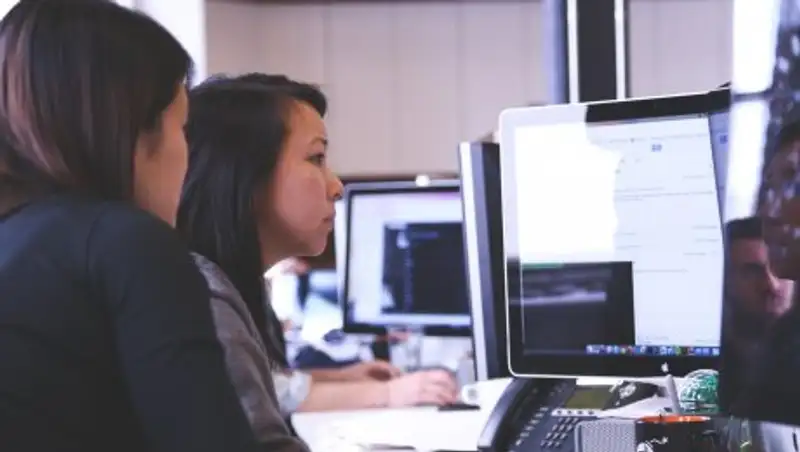 Более половины студентов казахстанских вузов - девушки