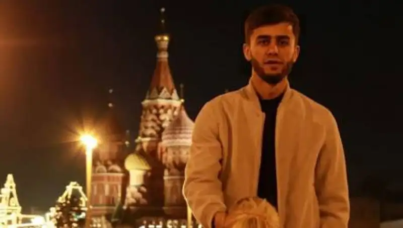 Суд отправил в колонию молодых людей за скандальную фотосессию у храма в Москве