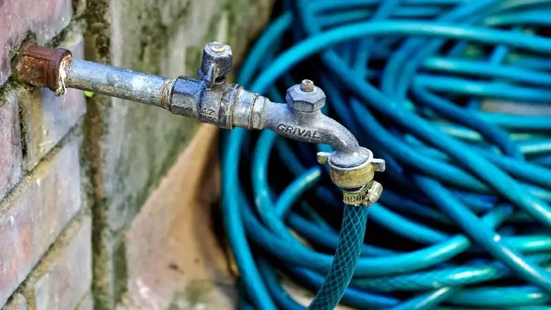 Причину быстрого износа водопроводных сетей в селах объяснил глава МИИР