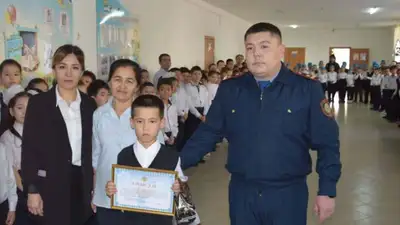 Награжден 8-летний школьник, спасший двух тонущих детей в Атырау, фото - Новости Zakon.kz от 05.12.2022 17:03