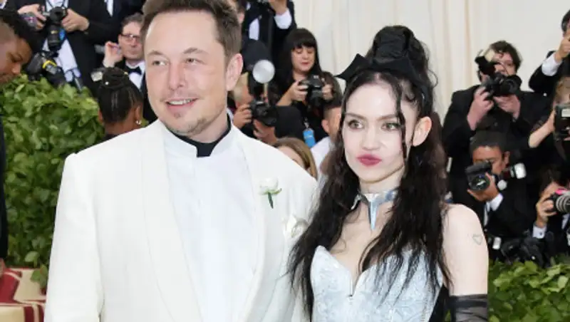 Первенец Илона Маска сам выберет свой гендер