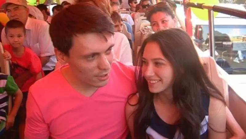 Житель Шымкента сделал предложение руки и сердца в автобусе