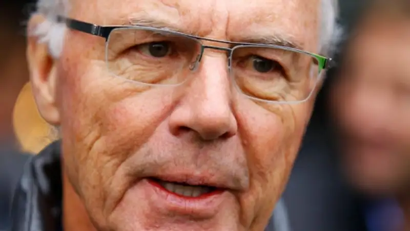 Франц Беккенбауэр предложил заменить футбольных арбитров дронами