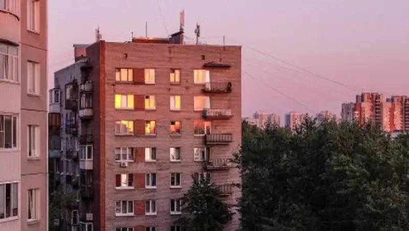 Алматинка выпрыгнула из окна 10 этажа