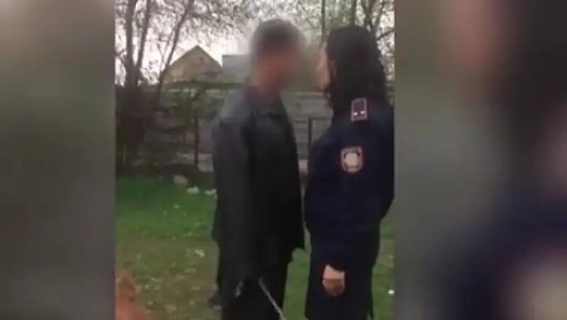 Алматинец, избивший женщину-инспектора, был судим за убийство отца