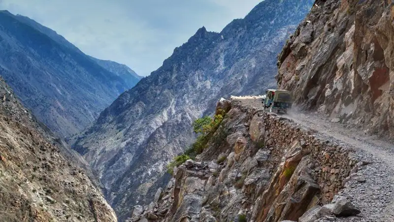 В Пакистане самая небезопасная дорога, фото - Новости Zakon.kz от 30.06.2022 17:25