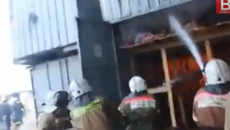 Во время пожара на «барахолке» в Алматы никто не погиб, фото - Новости Zakon.kz от 18.11.2013 19:49