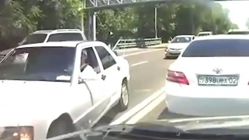 ДТП в Алматы: мгновенная карма за разворот в неположенном месте
