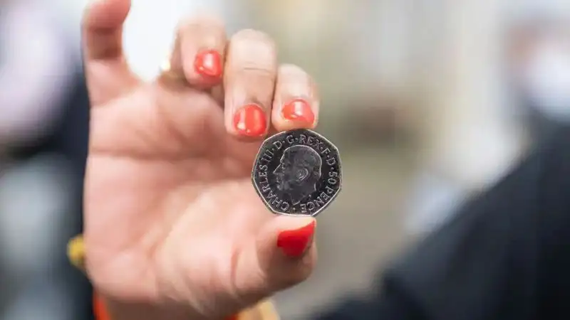Монета с изображением Чарльза III